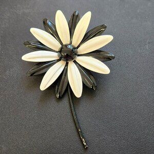 Vintage Black White Painted Metal Daisy Brooch Retro Mod Flower Pin 1960s
